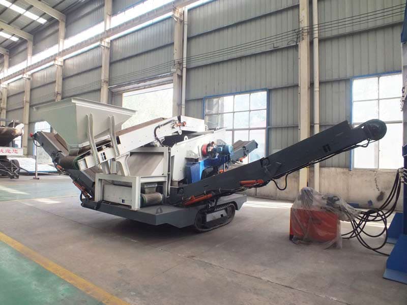 Crawler mobile crushing station for construction building